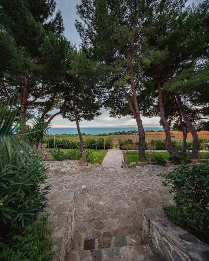 Masseria Agriturismo Torre Di Albidona Требизаче Екстериор снимка