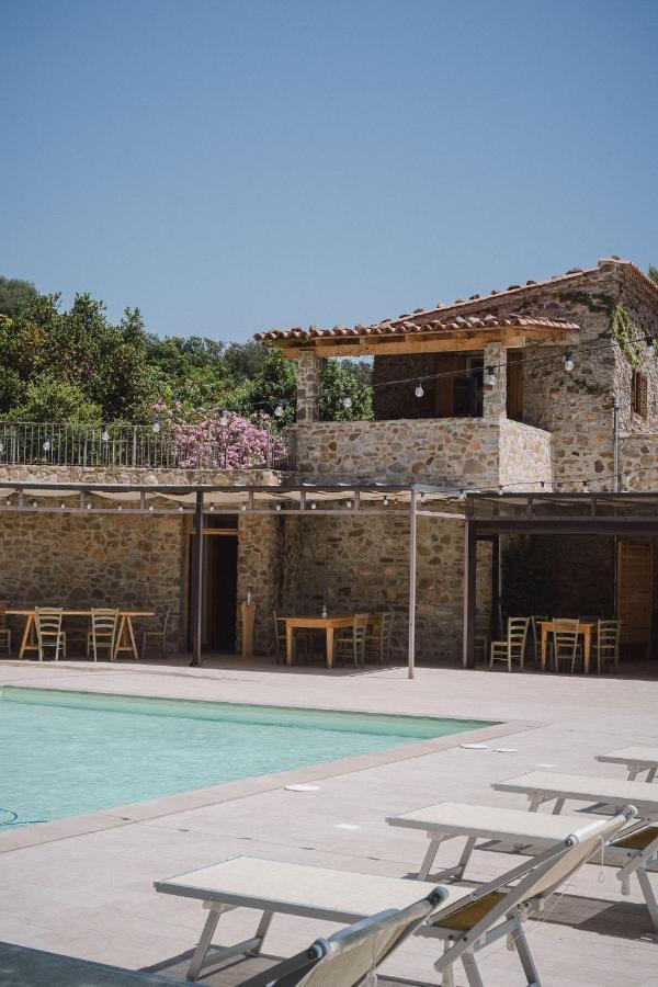 Masseria Agriturismo Torre Di Albidona Требизаче Екстериор снимка
