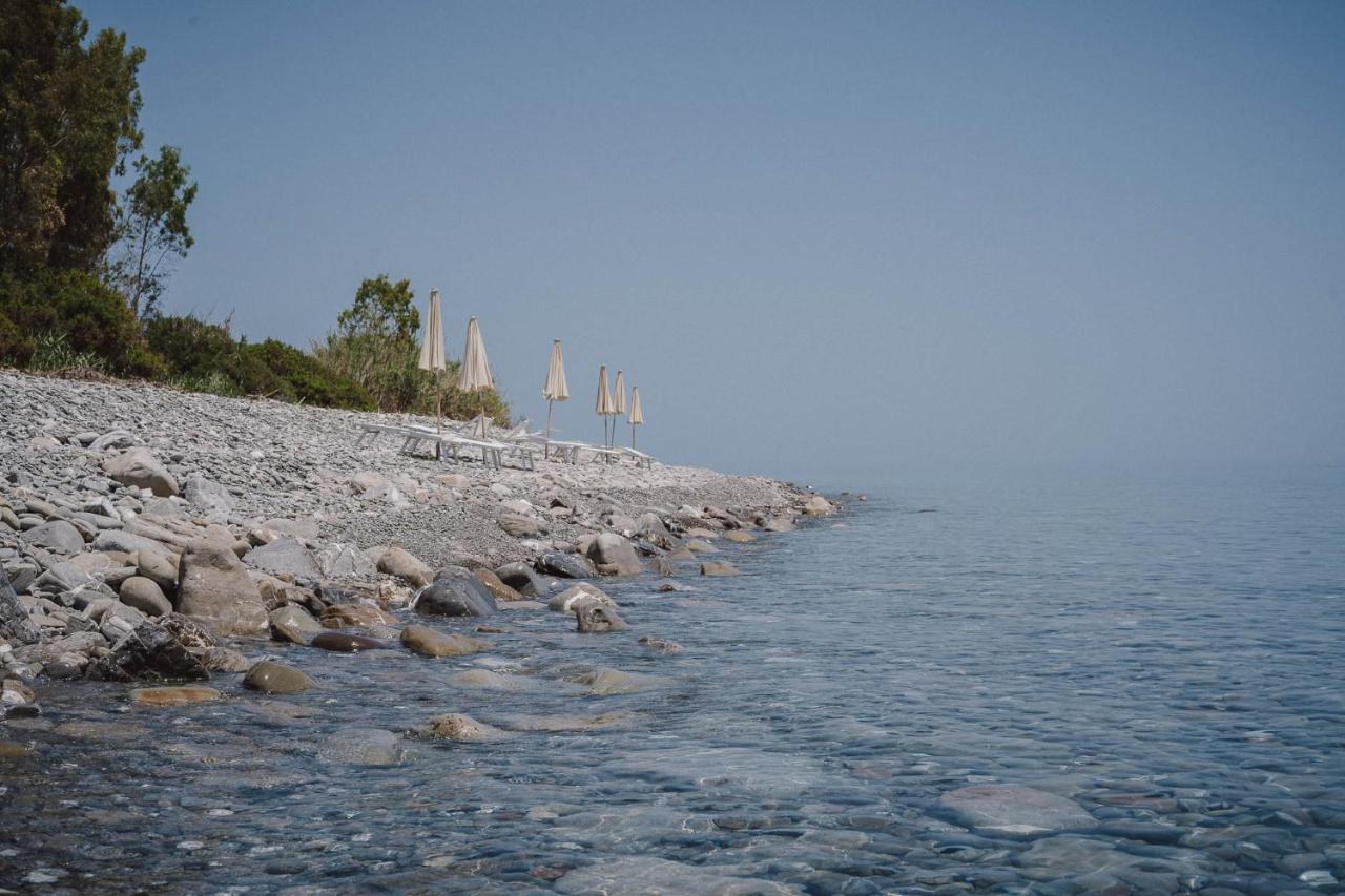 Masseria Agriturismo Torre Di Albidona Требизаче Екстериор снимка