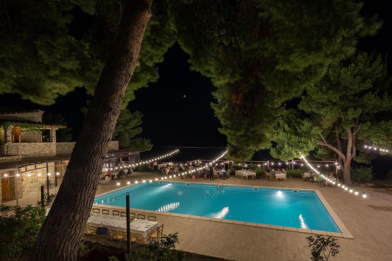 Masseria Agriturismo Torre Di Albidona Требизаче Екстериор снимка