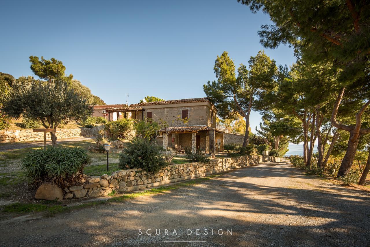 Masseria Agriturismo Torre Di Albidona Требизаче Екстериор снимка